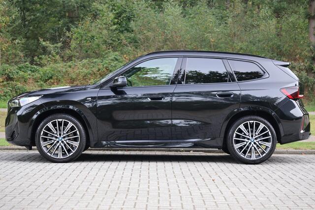 BMW X1 sDrive20i M-Sport | Pano | 20"| H&K | ACC | Massage | Memory | Elektr. trekhaak | Keyless | Camera | Etc.