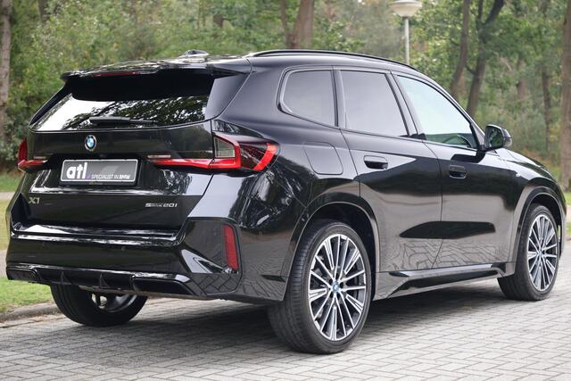 BMW X1 sDrive20i M-Sport | Pano | 20"| H&K | ACC | Massage | Memory | Elektr. trekhaak | Keyless | Camera | Etc.