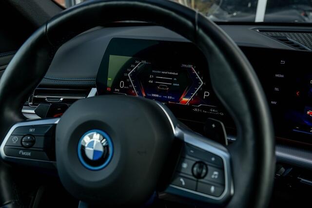 BMW X1 xDrive25e M Sport | Adaptief M-Onderstel | Comfort Access | Stoelverw. | Adaptieve LED | 19" Inch | 245 pk |