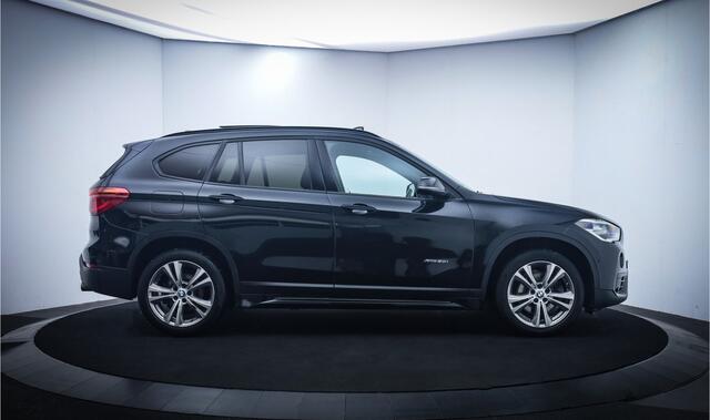 BMW X1 20iA X.Dr. SPORT LINE PANO | HARMAN KARDON | LEER | MEMORY | STOEL+STUURVERW. | CAMERA | FULL LED | AFN TREKHAAK | LMV