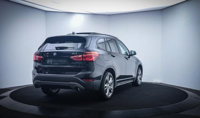 BMW X1 20iA X.Dr. SPORT LINE PANO | HARMAN KARDON | LEER | MEMORY | STOEL+STUURVERW. | CAMERA | FULL LED | AFN TREKHAAK | LMV