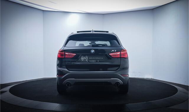 BMW X1 20iA X.Dr. SPORT LINE PANO | HARMAN KARDON | LEER | MEMORY | STOEL+STUURVERW. | CAMERA | FULL LED | AFN TREKHAAK | LMV