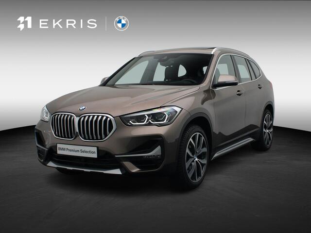 BMW X1 sDrive20i Orange Edition | High Executive | Audio Media Pack | Parking Pack | Trekhaak | Panoramadak | Head Up Display | HiFi | 18''