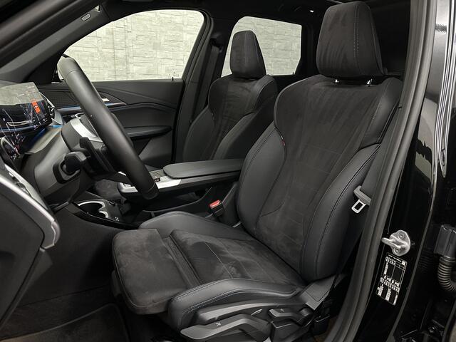 BMW X1 sDrive18i M-Sport | Panorama | Trekhaak | Origineel Nederlands | Sfeerverlichting | Carplay | 19 inch | Getint Glas | DAB | Sportstoelen | Camera | Autom. Achterklep |