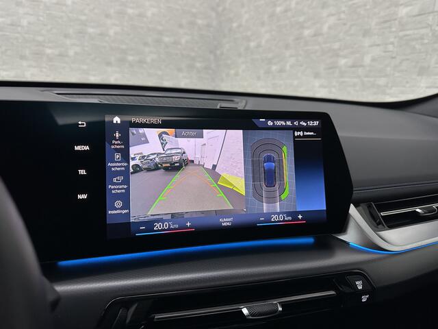 BMW X1 sDrive18i M-Sport | Panorama | Trekhaak | Origineel Nederlands | Sfeerverlichting | Carplay | 19 inch | Getint Glas | DAB | Sportstoelen | Camera | Autom. Achterklep |