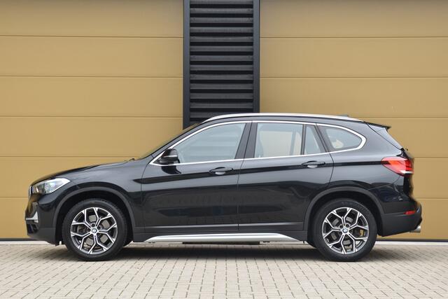 BMW X1 sDrive20i VDL Nedcar Edition * Head-up * Harman/Kardon * Camera * Facelift *Stuurwielverwarming *