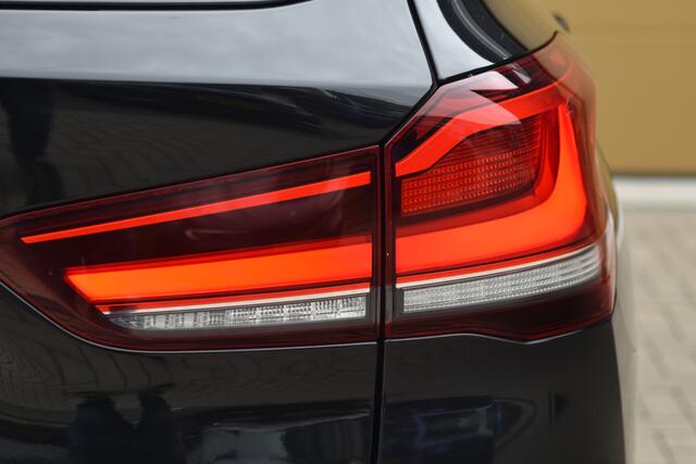 BMW X1 sDrive20i VDL Nedcar Edition * Head-up * Harman/Kardon * Camera * Facelift *Stuurwielverwarming *