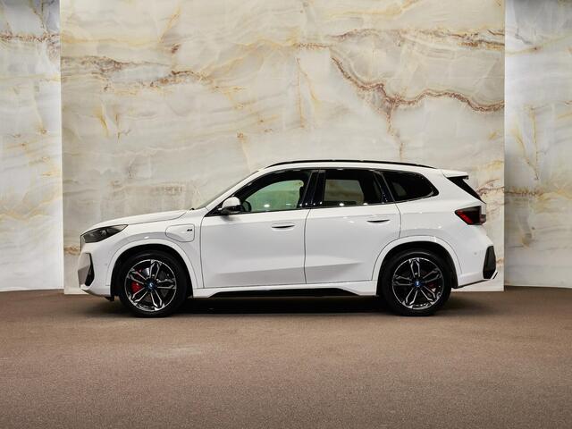 BMW X1 xDrive25e M Sport Pro , 360 camera, 19", massage, HUD, ACC, adap-LED, keyless, NP68k
