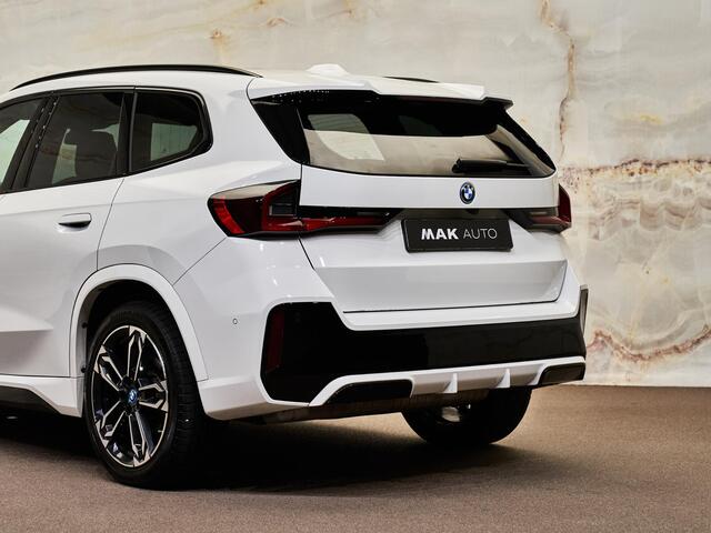 BMW X1 xDrive25e M Sport Pro , 360 camera, 19", massage, HUD, ACC, adap-LED, keyless, NP68k