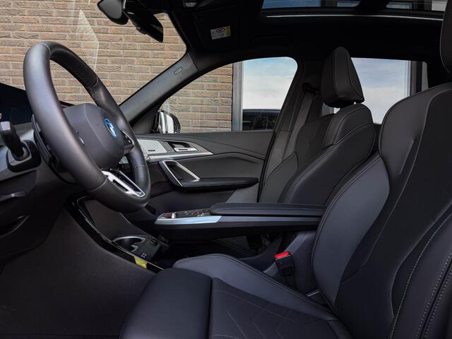 BMW X1 xDrive30e M Sport | Pano | 20"| Drive Pro | H/K | HUD | Topv. | Memo | Leer | Ad. Li. |