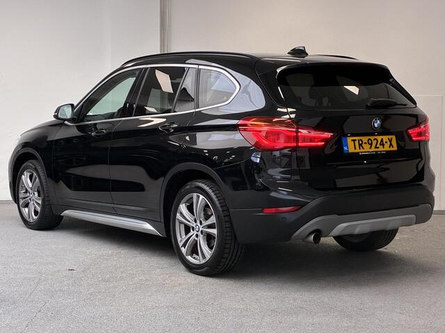 BMW X1 sDrive18i High Executive | LEDER | LED | STOELVERWARMING | KEY LESS |
