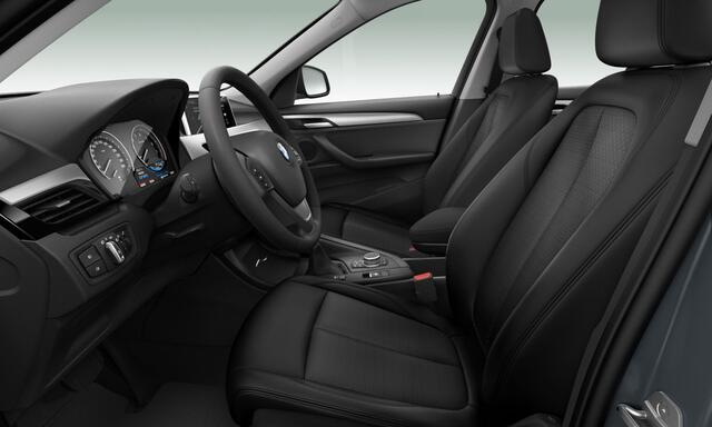 BMW X1 xDrive25e Essential - Stoelverwarming - LED - PDC - Cruise Control