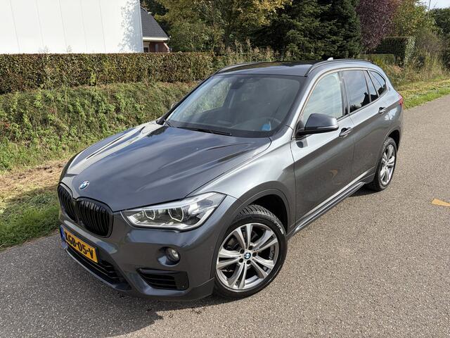 BMW X1 sDrive18i High Executive / AUTOMAAT / NAVI / CAMERA / TREKHAAK / LEER / 113dkm!