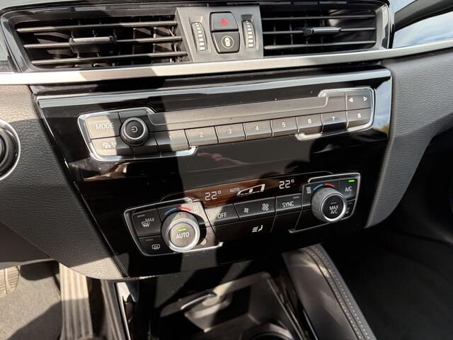 BMW X1 sDrive18i High Executive / AUTOMAAT / NAVI / CAMERA / TREKHAAK / LEER / 113dkm!
