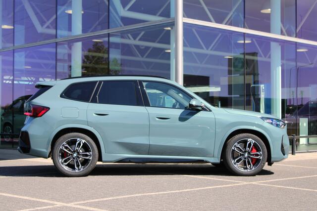 BMW X1 xDrive25e / Trekhaak / Panoramadak / Sportstoelen / Comfort Access / Achteruitrijcamera / Harman Kardon