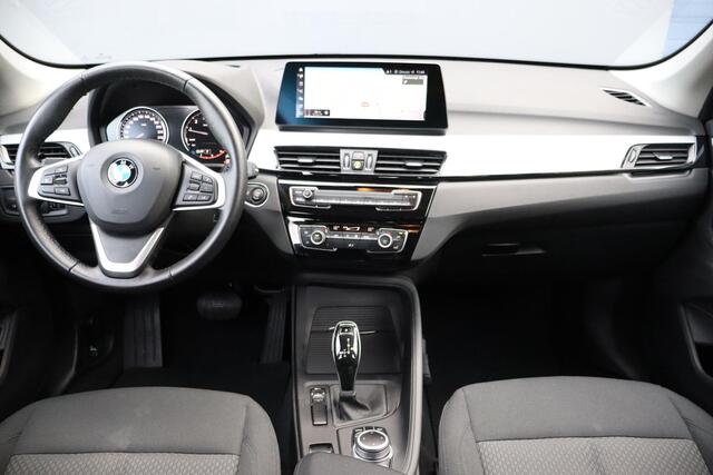 BMW X1 sDrive20i Executive Edition | NL Auto/1e Eigenaar | Head-up display | Cruise | Clima | Kofferdeksel elektrisch