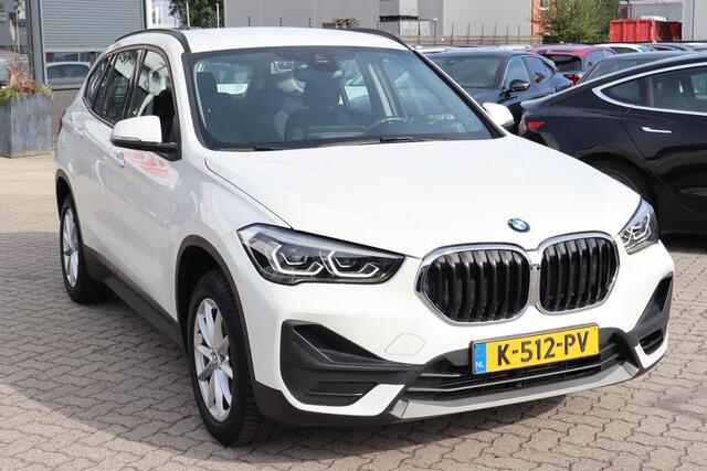 BMW X1 sDrive20i Executive Edition | NL Auto/1e Eigenaar | Head-up display | Cruise | Clima | Kofferdeksel elektrisch