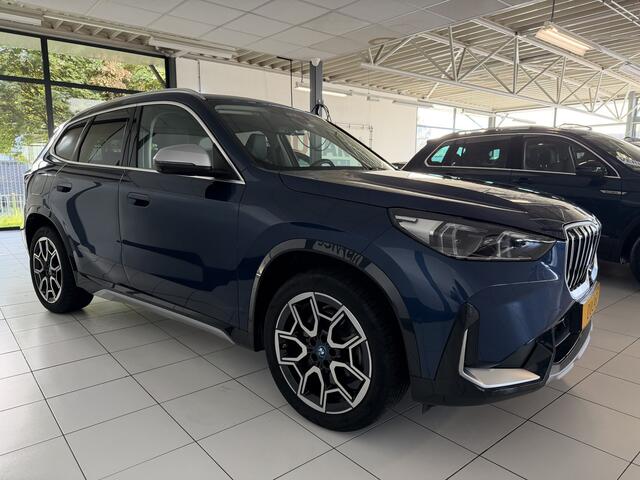 BMW X1 xDrive30e 327 PK Panoramadak / Leer / HUD / Trekhaak / 360 camera