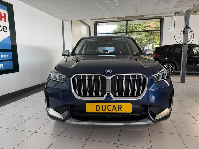 BMW X1 xDrive30e 327 PK Panoramadak / Leer / HUD / Trekhaak / 360 camera