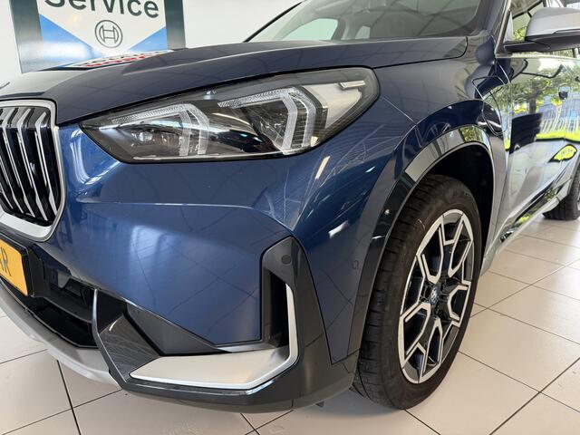 BMW X1 xDrive30e 327 PK Panoramadak / Leer / HUD / Trekhaak / 360 camera