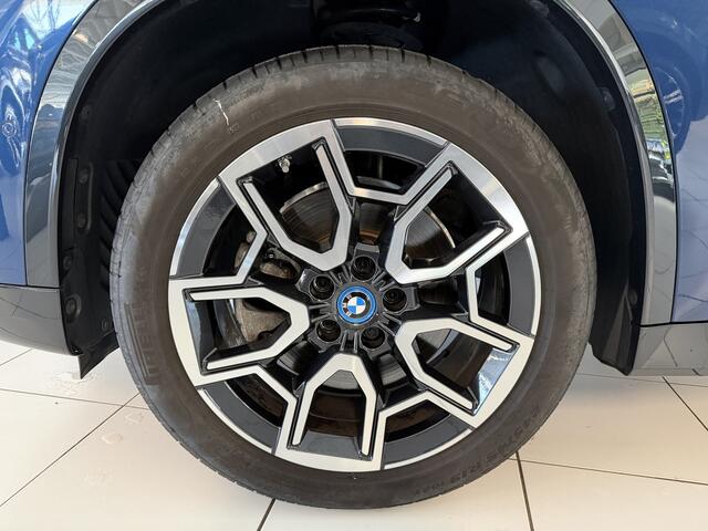 BMW X1 xDrive30e 327 PK Panoramadak / Leer / HUD / Trekhaak / 360 camera