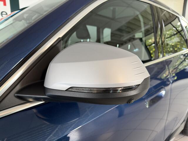 BMW X1 xDrive30e 327 PK Panoramadak / Leer / HUD / Trekhaak / 360 camera