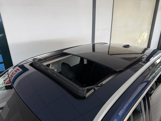 BMW X1 xDrive30e 327 PK Panoramadak / Leer / HUD / Trekhaak / 360 camera