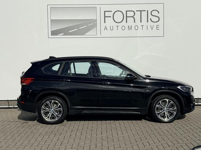 BMW X1 sDrive20i High Executive M-PAKKET | CARPLAY | CAMERA | LED