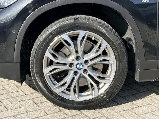 BMW X1 sDrive20i High Executive M-PAKKET | CARPLAY | CAMERA | LED