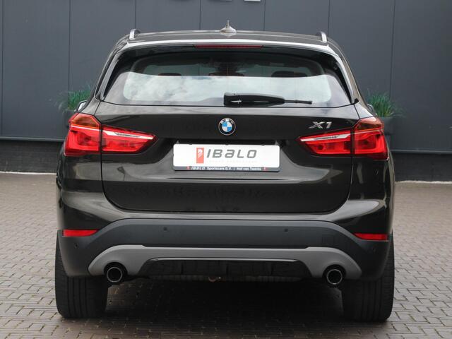 BMW X1 sDrive20i SportLine | Trekhaak | NL-auto |