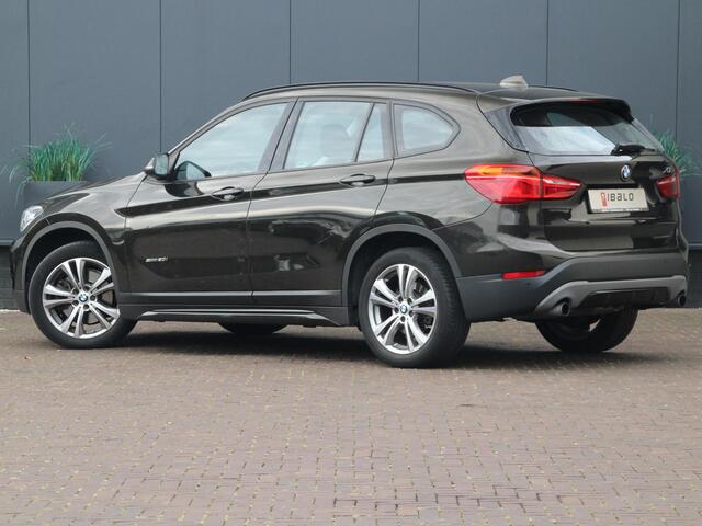 BMW X1 sDrive20i SportLine | Trekhaak | NL-auto |