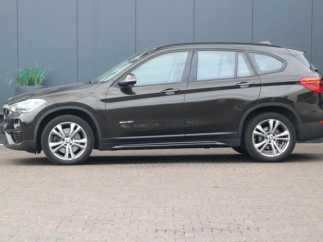 BMW X1 sDrive20i SportLine | Trekhaak | NL-auto |