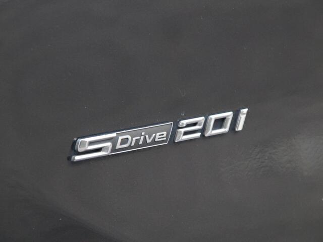 BMW X1 sDrive20i SportLine | Trekhaak | NL-auto |