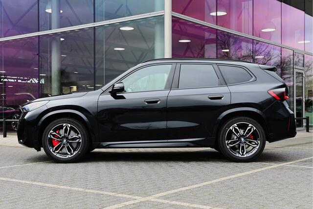 BMW X1 sDrive20i M Sport Automaat / Panoramadak / Sportstoelen / Comfort Access / M Adaptief onderstel / Head-Up / Adaptieve LED / Parking Assistant Plus