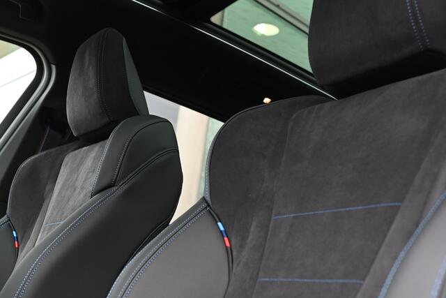 BMW X1 sDrive20i M Sport Automaat / Panoramadak / Sportstoelen / Comfort Access / M Adaptief onderstel / Head-Up / Adaptieve LED / Parking Assistant Plus