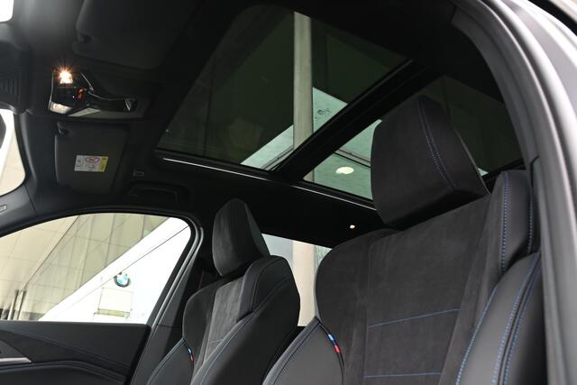 BMW X1 sDrive20i M Sport Automaat / Panoramadak / Sportstoelen / Comfort Access / M Adaptief onderstel / Head-Up / Adaptieve LED / Parking Assistant Plus