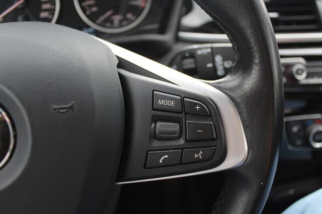 BMW X1 sDrive20i Orange Edition II / 69.961 km / Trekhaak / Panoramadak / Camera / Head-up / Leder / 18'' / Navigatie / Stoelverwarming / Cruise Control / Getint glas – foto 8