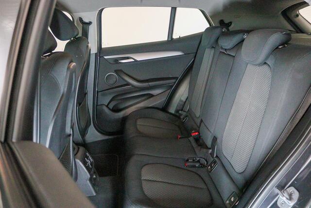 BMW X2 sDrive18i Executive, LED, Automaat, Cruise Control, Navigatie, Bluetooth
