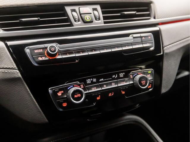 BMW X2 1.8i sDrive M Sport Automaat (NAVIGATIE, M PAKKET, CLIMATE, STOELVERWARMING, LEDEREN SPORTSTOELEN, CAMERA, GETINT GLAS, SFEERVERLICHTING, NIEUWSTAAT)