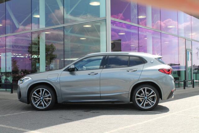 BMW X2 xDrive25e M Sport Automaat / Panoramadak / Achteruitrijcamera / Sportstoelen / Active Cruise Control / LED / Stuurverwarming