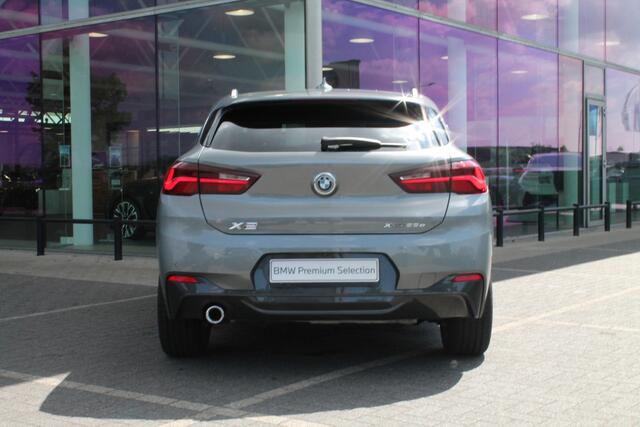 BMW X2 xDrive25e M Sport Automaat / Panoramadak / Achteruitrijcamera / Sportstoelen / Active Cruise Control / LED / Stuurverwarming