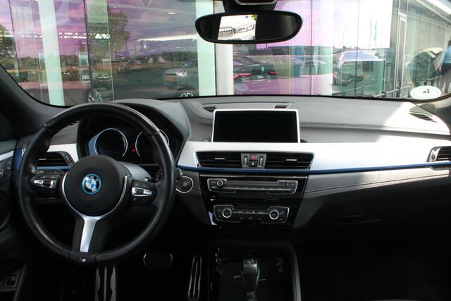BMW X2 xDrive25e M Sport Automaat / Panoramadak / Achteruitrijcamera / Sportstoelen / Active Cruise Control / LED / Stuurverwarming