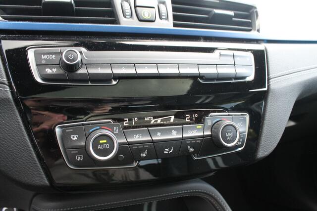 BMW X2 xDrive25e M Sport Automaat / Panoramadak / Achteruitrijcamera / Sportstoelen / Active Cruise Control / LED / Stuurverwarming