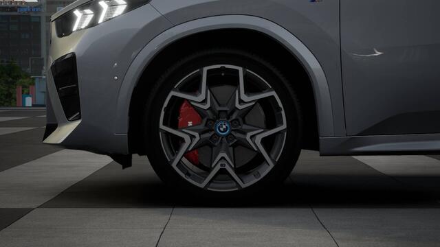 BMW X2 iX2 eDrive20 M Sport / Panoramadak / Trekhaak / Sportstoelen / Adaptieve LED / M Adaptief onderstel / Parking Assistant Plus / Comfort Access