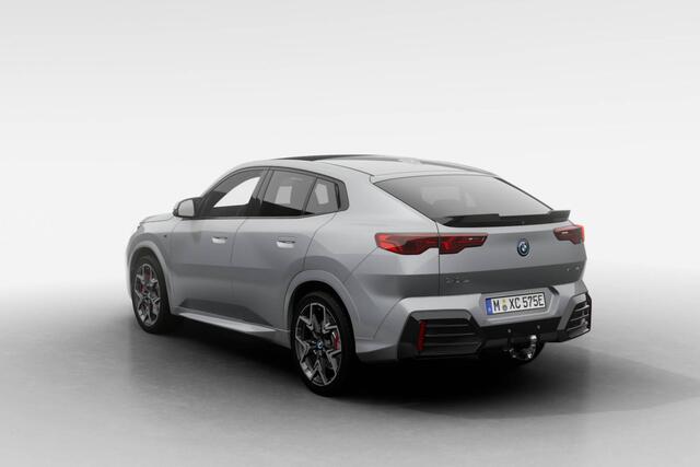 BMW X2 iX2 eDrive20 M Sport Edition | M Sport Pro | Innovation Pack | Comfort Pack | Trekhaak | Glazen Panoramadak