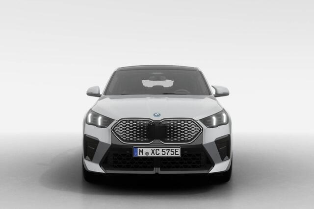 BMW X2 iX2 eDrive20 M Sport Edition | M Sport Pro | Innovation Pack | Comfort Pack | Trekhaak | Glazen Panoramadak