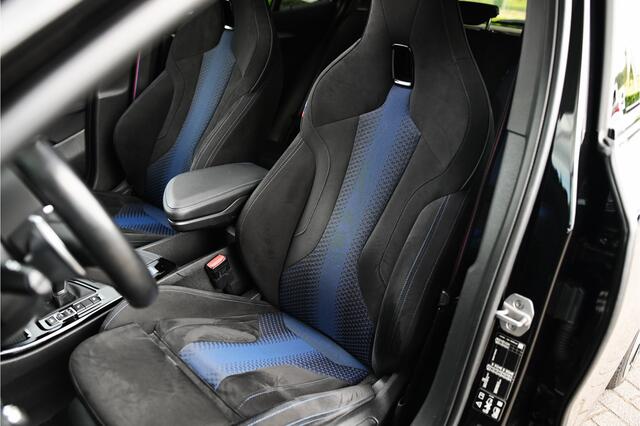 BMW X2 M35i High Executive Automaat / Panoramadak / Trekhaak / M Sportstoelen / Achteruitrijcamera / Active Cruise Control / Comfort Access / Head-Up