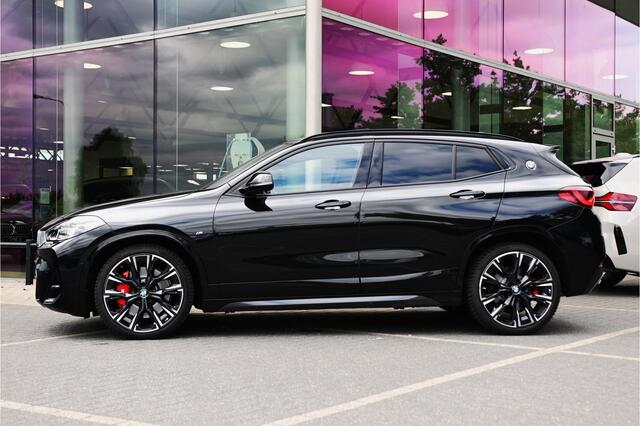 BMW X2 M35i High Executive Automaat / Panoramadak / Trekhaak / M Sportstoelen / Achteruitrijcamera / Active Cruise Control / Comfort Access / Head-Up