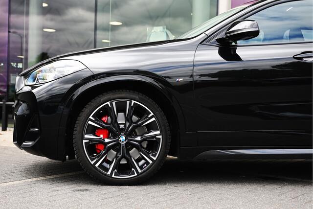 BMW X2 M35i High Executive Automaat / Panoramadak / Trekhaak / M Sportstoelen / Achteruitrijcamera / Active Cruise Control / Comfort Access / Head-Up