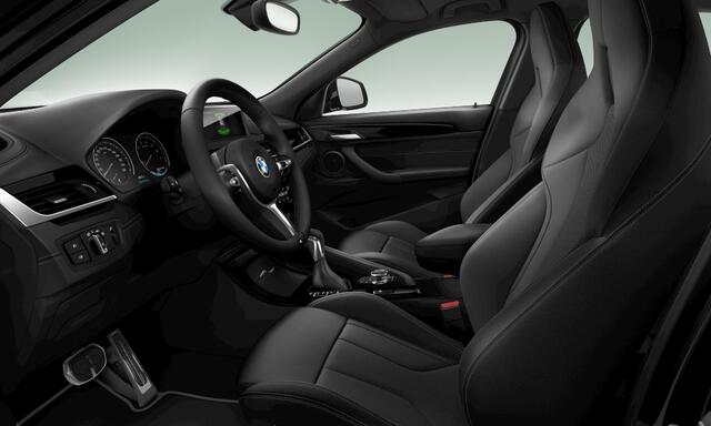 BMW X2 xDrive25e | M-Sport | Navigatie | Panorama | Leder | Camera | 19"LM | Saphir Zwart